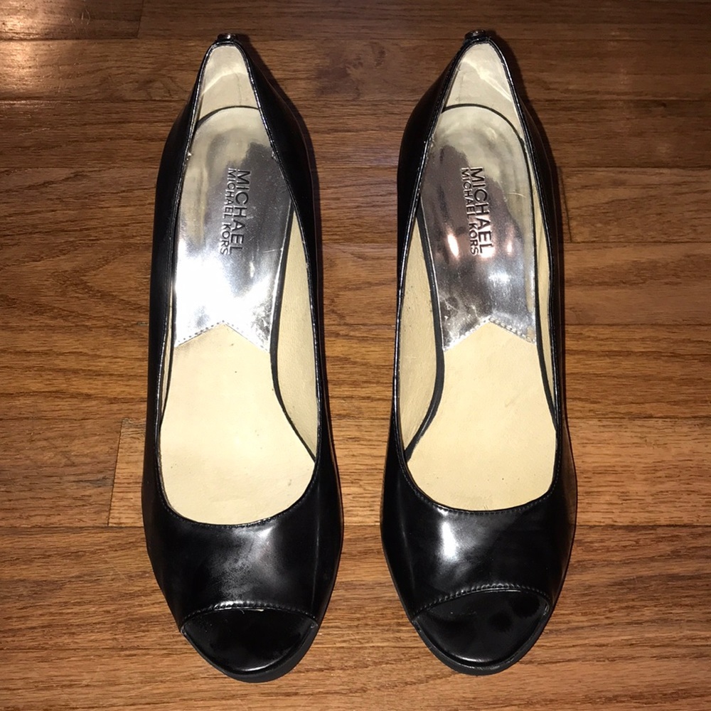 Wedge peep toe pumps